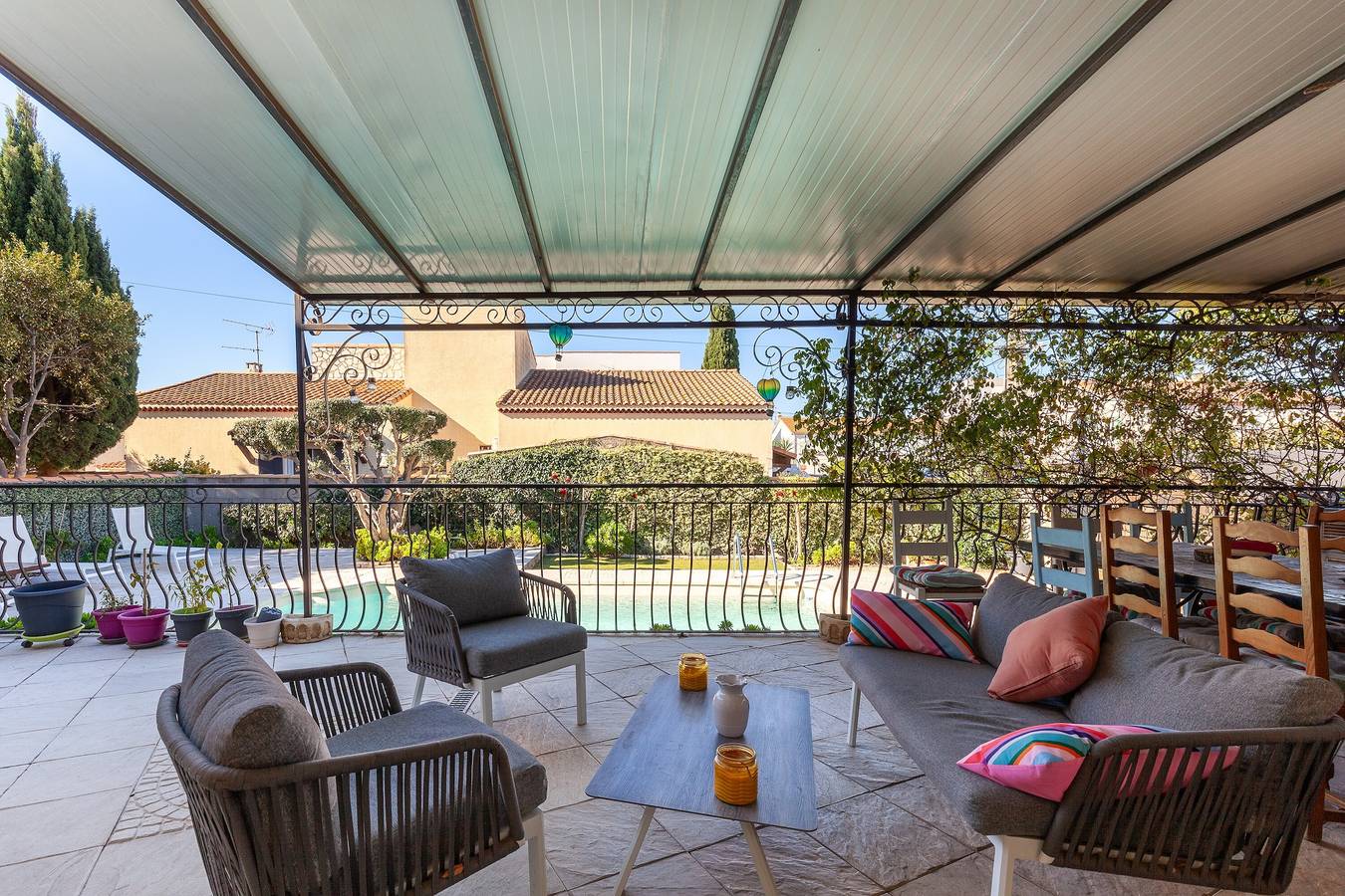Bed and Breakfast 'Salamandre Chambre D'hote' with Shared Pool, Wi-Fi and Air Conditioning in Port-Saint-Louis-du-Rhône, Arles region
