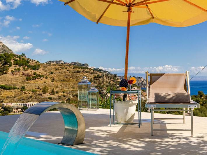 Appartamento per 5 persone, con giardino e piscina, con animali domestici a Giardini-Naxos