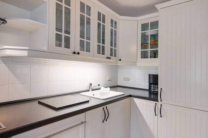 Ganze Wohnung, Ferienwohnung 'Gut Rattelvitz - Galerie Ost' mit Meerblick, privater Terrasse und Wlan in Gingst, Rügen