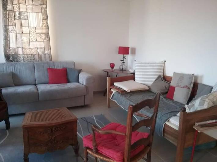 Location de vacances pour 8 personnes, avec jardin ainsi que terrasse et vue, animaux acceptés à Saint-Étienne-la-Varenne - 2