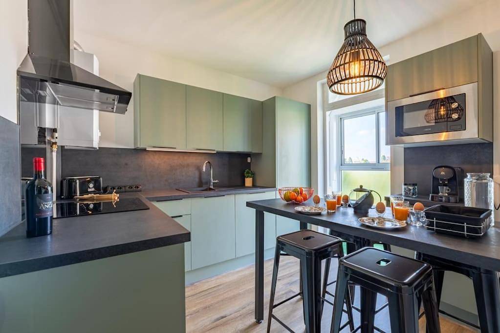 Appartement entier, Three-Bedroom Apartment in Mont-Saint-Aignan, Région de Rouen