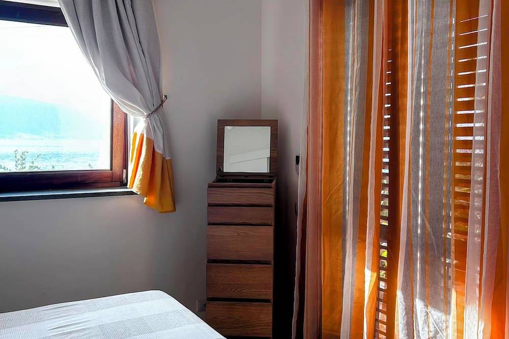 Strongyle-Aeolian-style cottage on the beach with beautiful terrace and W-fi in Lipari