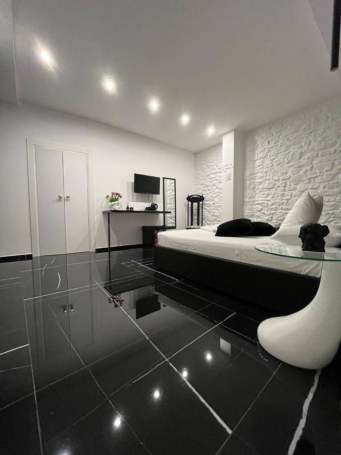 Location de vacances pour 2 personnes, avec sauna ainsi que terrasse et vue à Acquaviva delle Fonti - 2