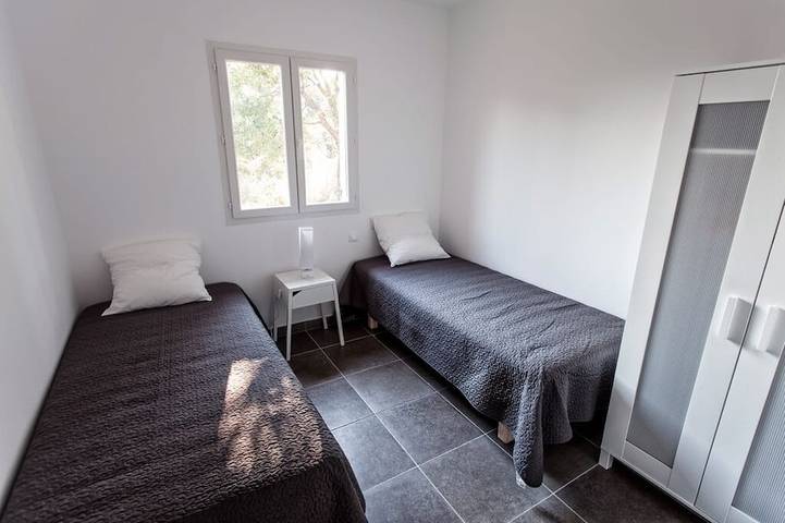 Location de vacances pour 4 personnes, avec terrasse ainsi que jardin et piscine à Sotta - 3