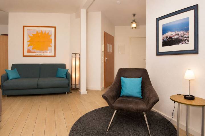 Apartamento entero, Moderne 63m² Ferienwohnung mit Balkon & WLAN – ideal für 4 Personen! in Warnemünde Strand, Warnemünde