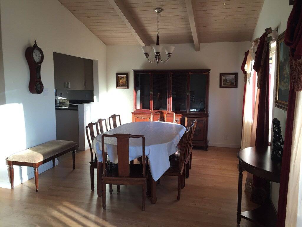 Ein geräumiges Haus mit einer großartigen Aussicht auf die Bucht von San Francisco in El Cerrito, Contra Costa County