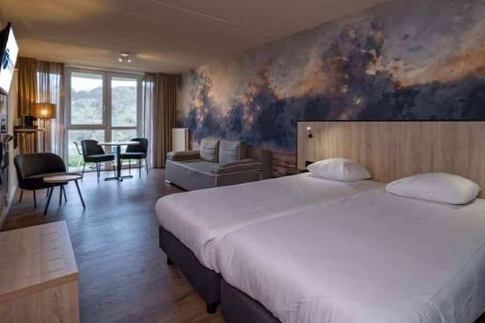 Modern Oasis Retreat Perfect for Scenic Walks and Cycling - Steps from Beach in Wijk aan Zee, Nederlandse Noordzeekust