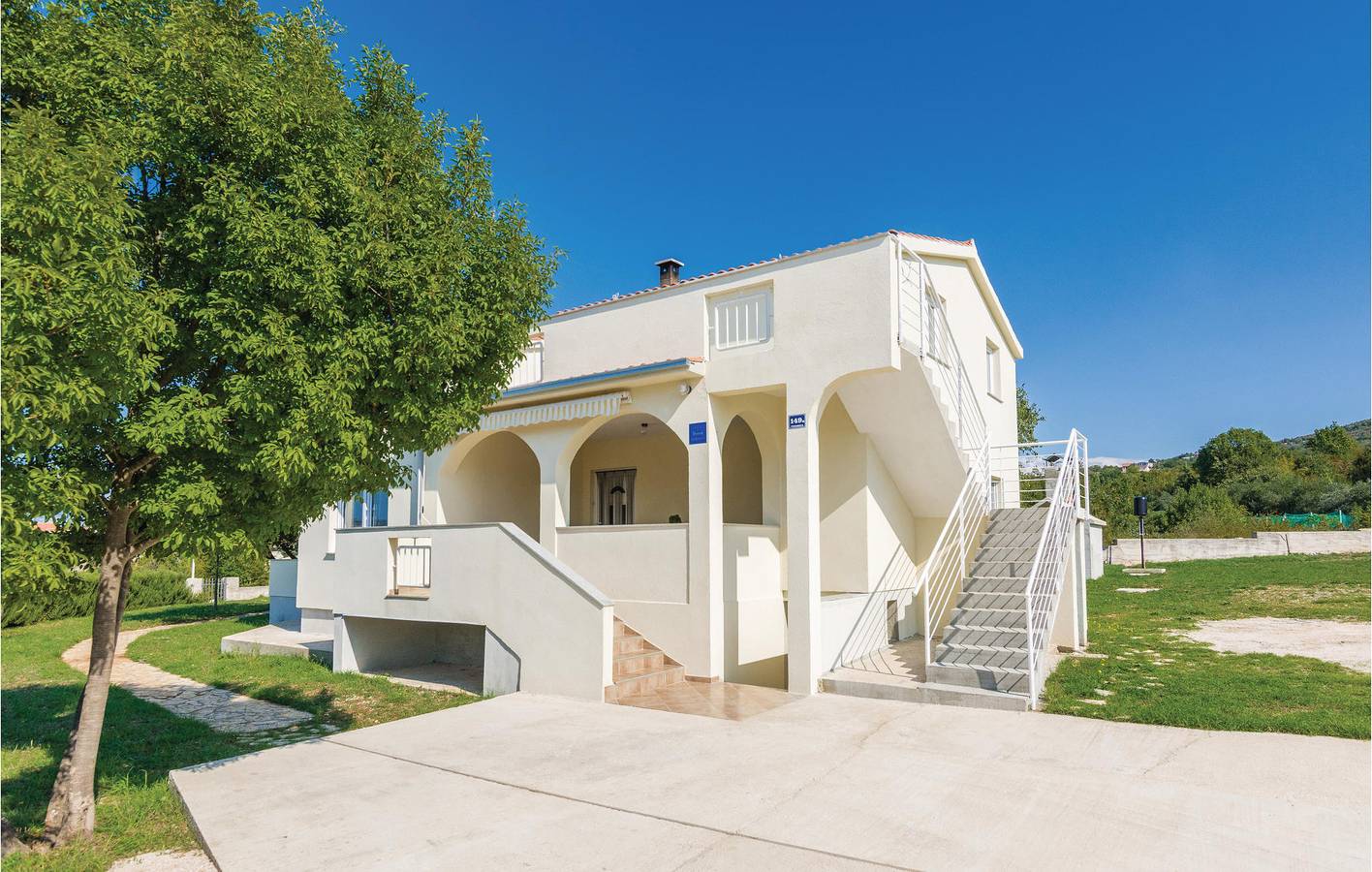 Ferienhaus für 6 Personen mit Terrasse in Donji Karin, Zadar