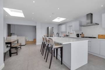 Holiday Home for 8 People in Barking and Dagenham, London, Photo 3