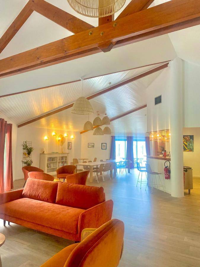 Location de vacances pour 19 personnes, avec jardin et terrasse à Missiriac