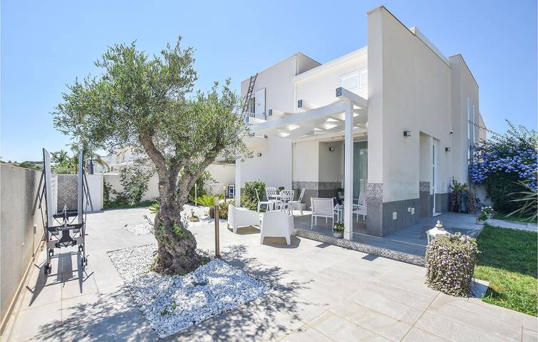 Casa vacanza per 5 persone, con Terrazza e Giardino a Marzamemi