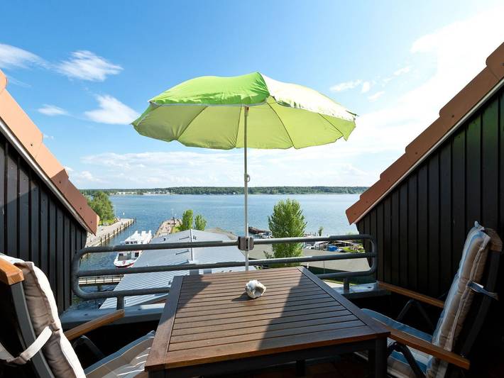 Ferienwohnung für 4 Personen, mit Balkon und Seeblick in Waren (Müritz)