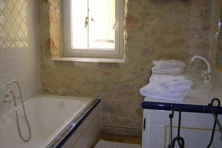 Gîte pour 11 personnes, avec jardin à Saint-Restitut - 4