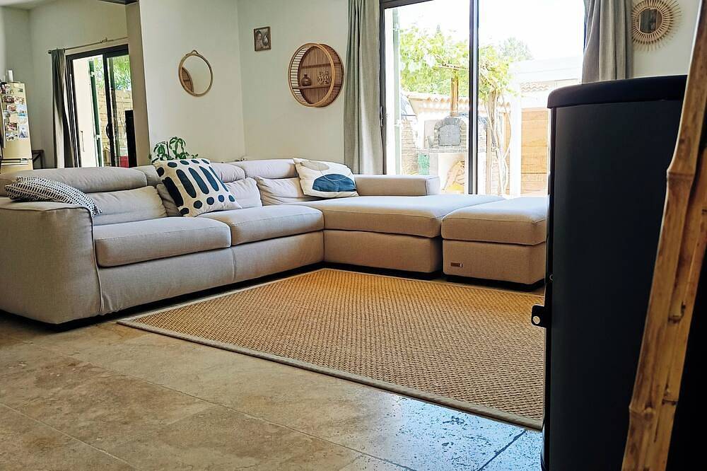 Nice air-conditioned villa with private pool in Noves, Arles region