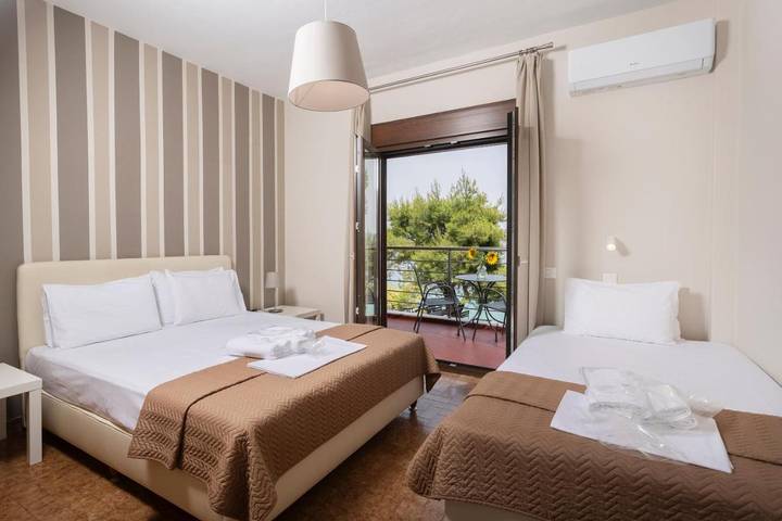 Gîte pour 2 personnes, avec terrasse ainsi que jardin et vue à Afitos - 4