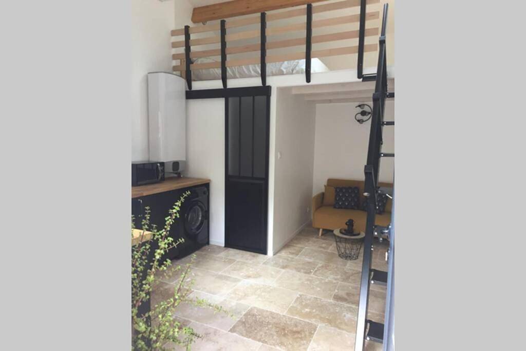 Appartement entier, Studio Moderne in Saint-Symphorien-d'Ozon, Lyon et ses environs
