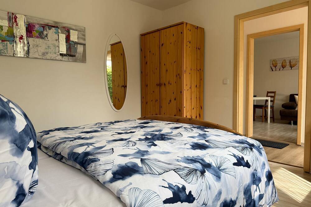 Ganze Wohnung, Komfortable Ferienwohnung in der Pension vorm Darß in Neu Hirschburg, Ribnitz-Damgarten