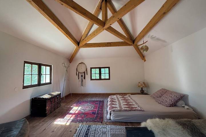 House with private river in Entrecasteaux, Región Brignoles