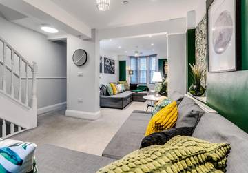 Holiday Home for 16 People in Brighton, Sussex, Photo 1