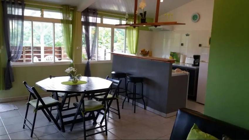 Location de vacances pour 4 personnes, avec terrasse à Rivière-Salée - 2