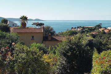 Gîte pour 4 personnes, avec jardin dans Plage du Ruppione