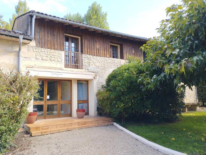 Cottage pour 2 personnes, avec jardin et piscine à Camiac-et-Saint-Denis
