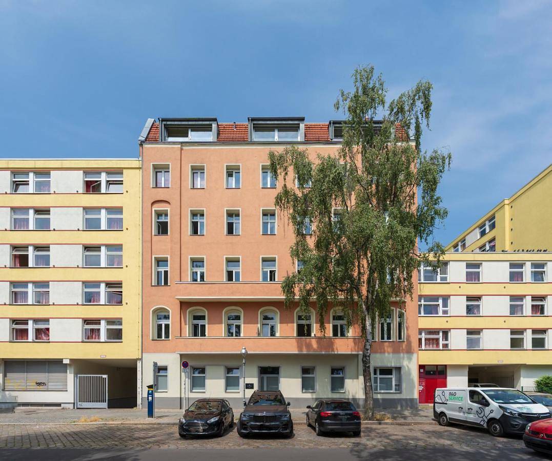 Four-Bedroom Apartment in Berlin Wedding, Berlín