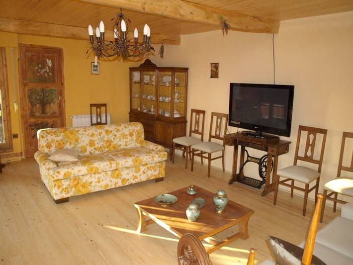 Casa rural para 9 personas, con jardín y jacuzzi en Valverde de la Virgen
