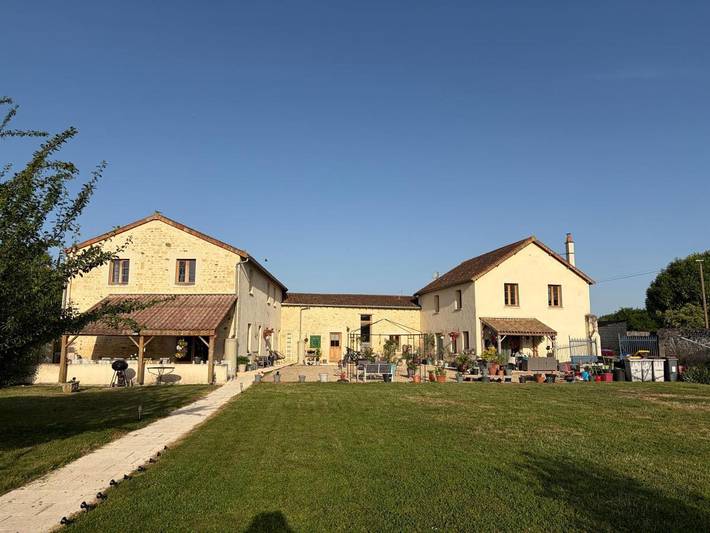 Location de vacances pour 6 personnes, avec jardin ainsi que piscine et vue à Berrie - 2