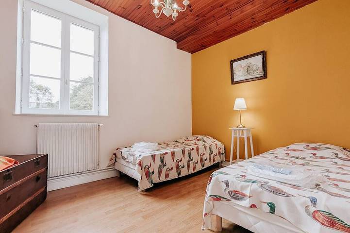 Gîte pour 8 personnes, avec jardin à Arthon - 4