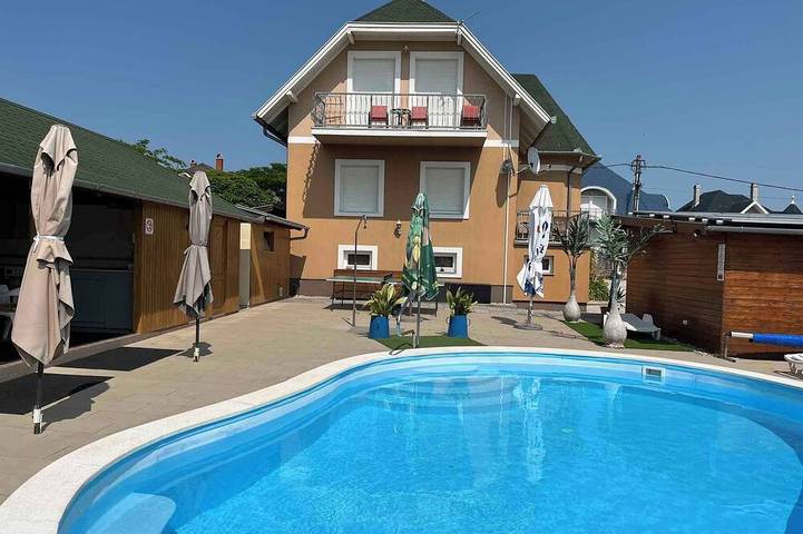 Ferienwohnung für 5 Personen, mit Pool und Garten - 1