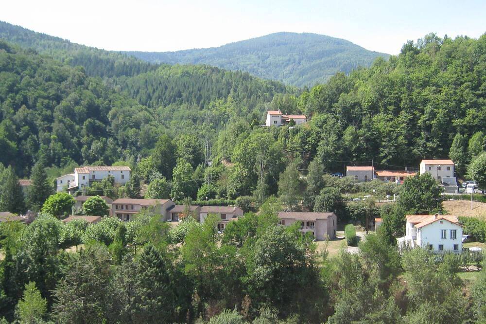 Pour randonner dans les Pyrénées Orientales Location de chambres 2 ou 3 pers. in Prats-de-Mollo-la-Preste, Région de Céret