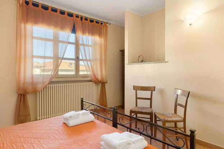 Zimmer 'Gallo' mit Bergblick, Gemeinschaftspool und Wlan in Costigliole d'Asti, Langhe