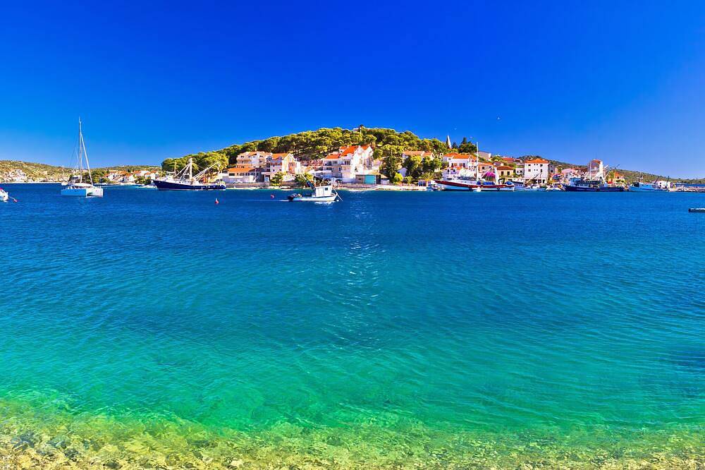 Casa en el centro de la antigua ciudad costera de Rogoznica, cerca de Split in Rogoznica, Condado de Šibenik-Knin