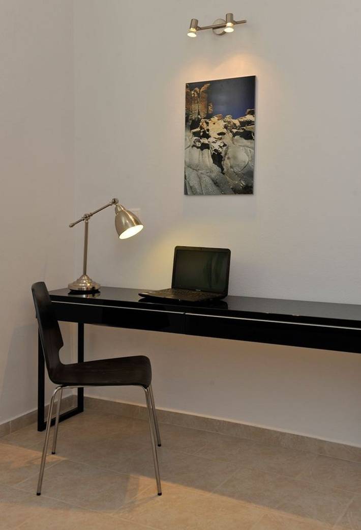 Location de vacances pour 9 personnes, avec jardin et piscine ainsi que terrasse et vue sur l’océan dans Náoussa - 4