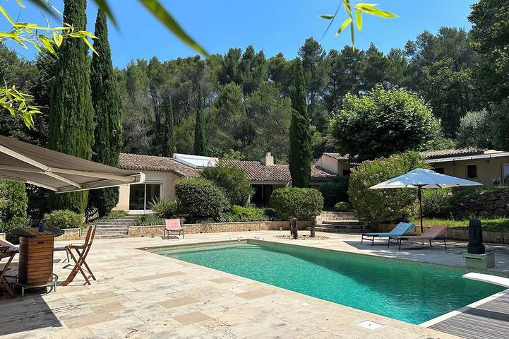 Location de vacances pour 7 personnes, avec jardin et jacuzzi, animaux acceptés à Beaurecueil