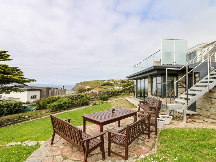 Cottage for 4 people, with Balcony in Mawgan Porth