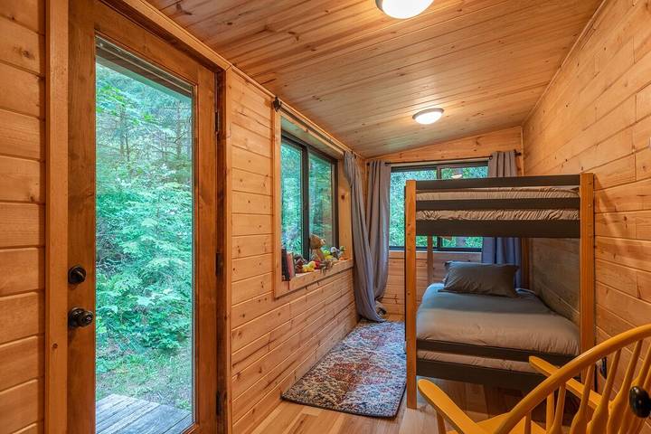 Log cabin for 6 people, with terrace and hot tub in Oregon