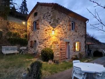 Gîte pour 2 personnes, avec jardin à Tailhac