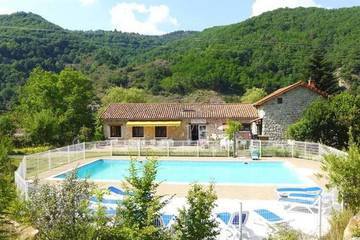 Camping pour 4 Personnes dans Vorey, Haute-Loire, Photo 2