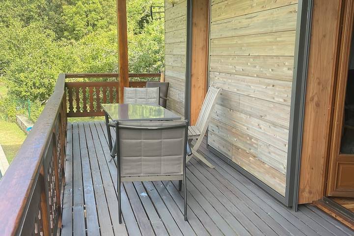 Gîte pour 5 personnes, avec jacuzzi ainsi que balcon et jardin à Saint-Laurent-en-Beaumont