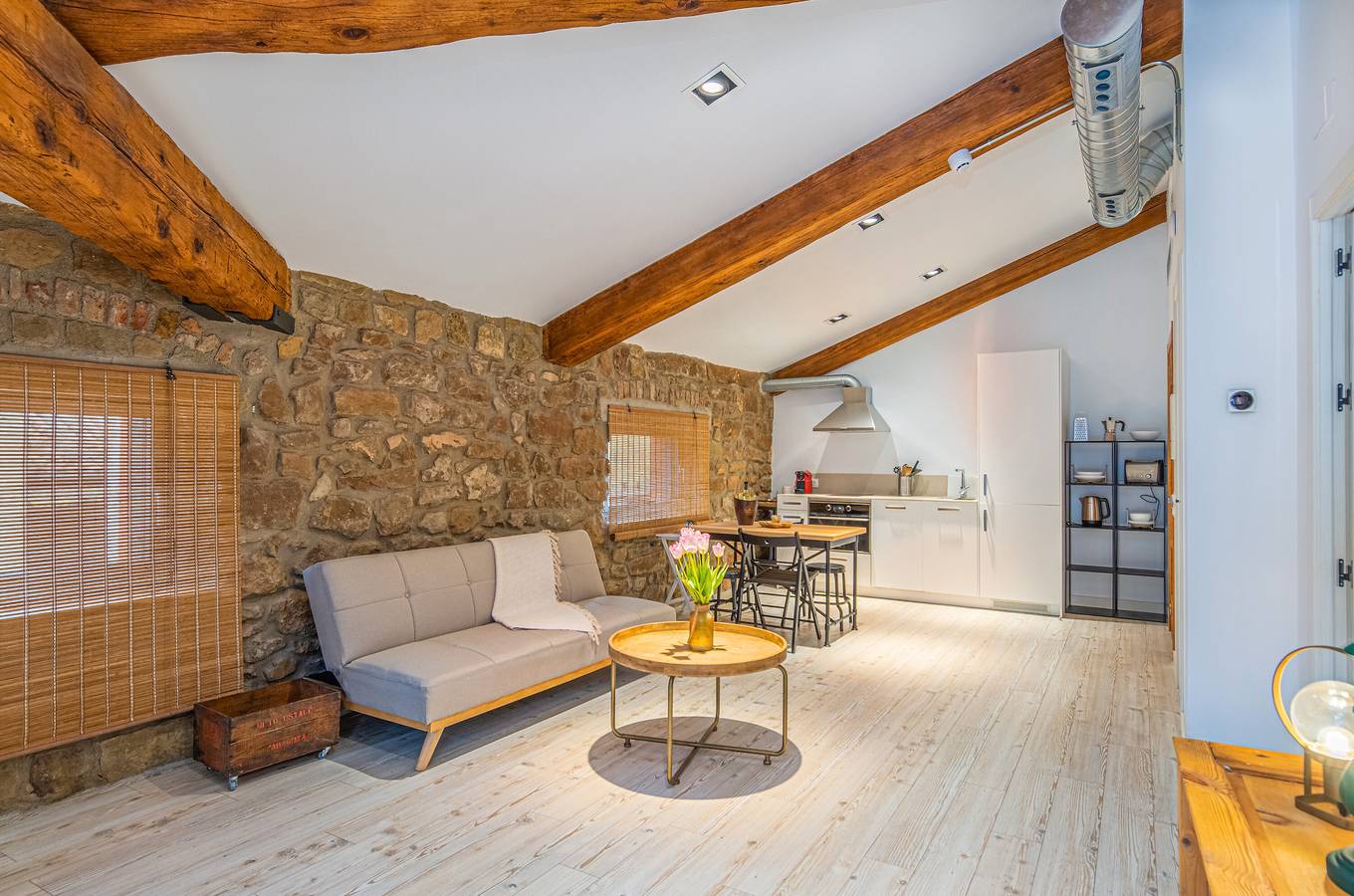 Entire apartment, Apartment 'Àtic 1' with Private Terrace, Wi-Fi and Air Conditioning in Balaguer, Noguera