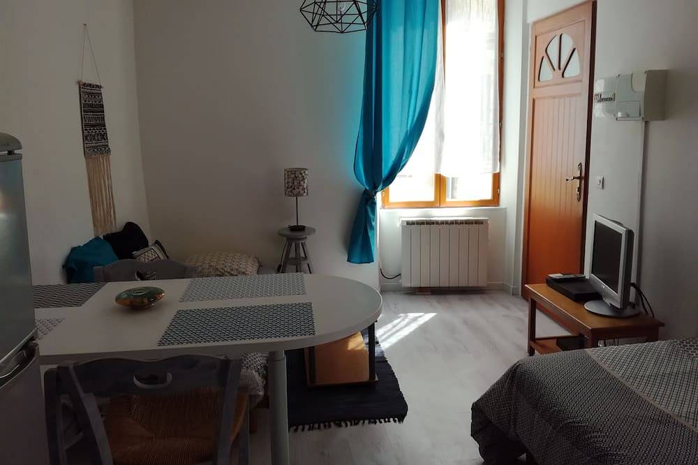 Ganze Wohnung, Möbliert mit Balkon umgebaut in Pont-Saint-Esprit, Nimes und Umgebung