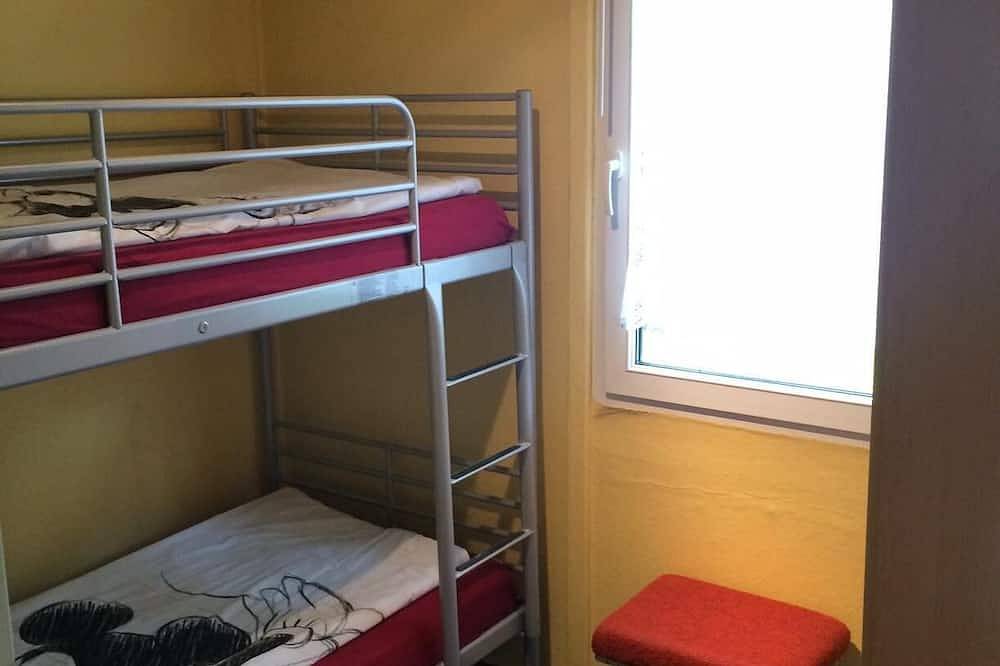 Gemütlicher Bungalow für bis zu 3 Personen mit Terrasse und Gartenblick!!! in Pruchten, Vorpommern-Rügen