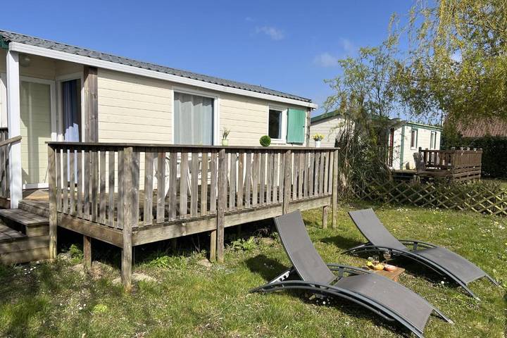 Location de vacances pour 4 personnes, avec vue sur le lac et terrasse ainsi que jardin et vue dans Lac d'Ardres - 3