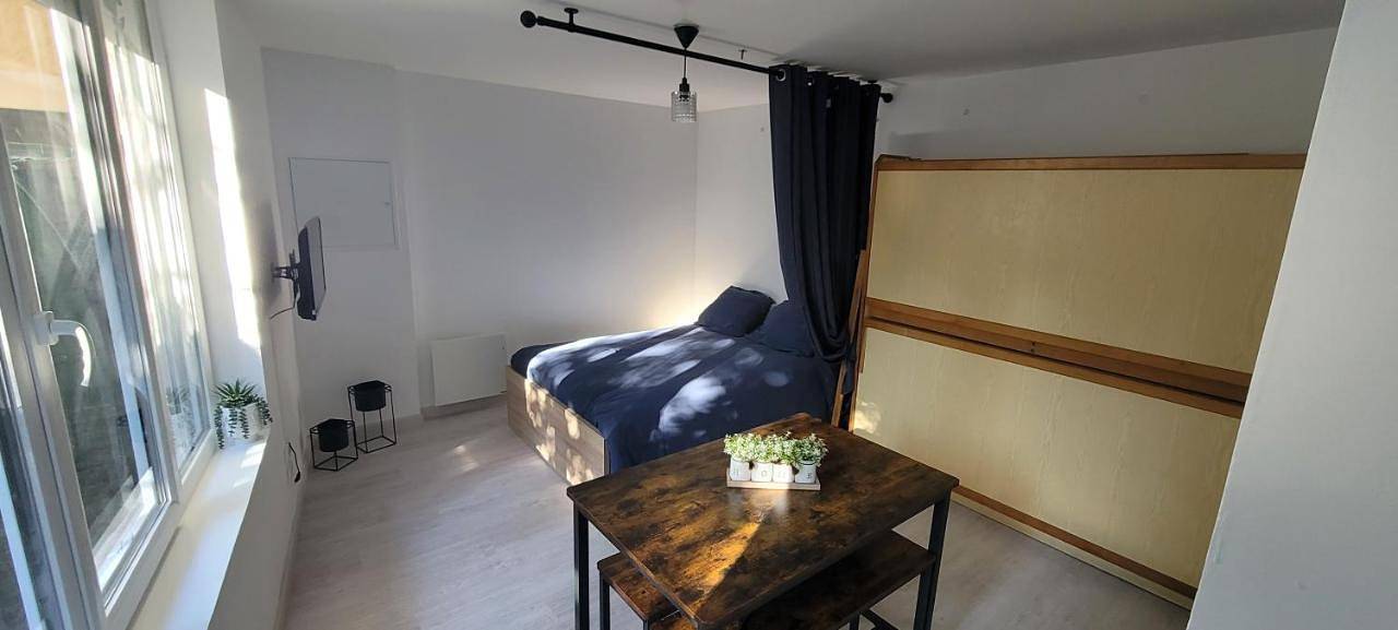 Appartement entier, Two-Bedroom Apartment in Saint-Julien-l'Ars, Vienne (France)
