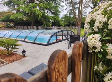 Gîte pour 8 personnes, avec piscine et terrasse à Aucaleuc