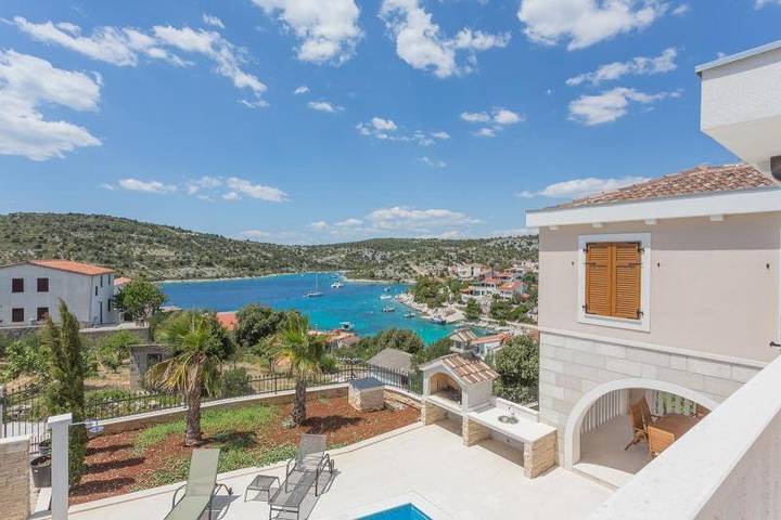 Villa pour 8 personnes, avec vue ainsi que jardin et piscine, animaux acceptés à Sevid - 3