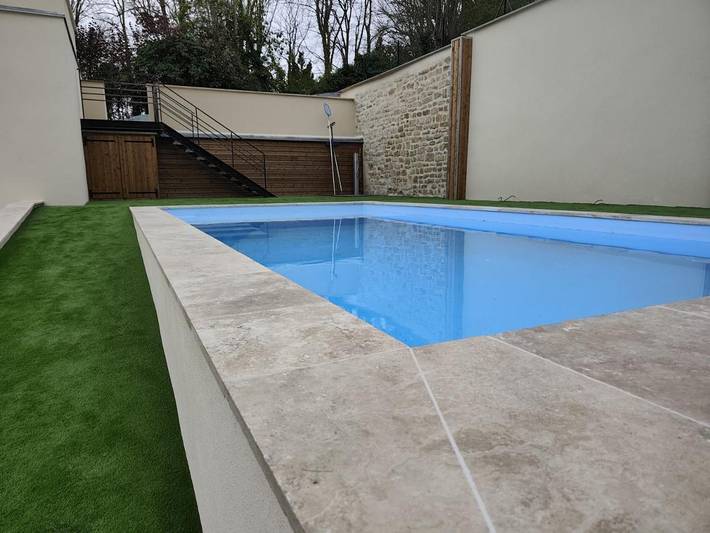Location de vacances pour 41 personnes, avec Jardin et Piscine dans Fleys