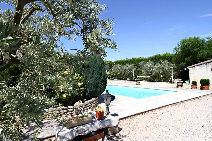 Gîte pour 2 personnes, avec jardin ainsi que terrasse et piscine dans les Bouches-du-Rhône - 3